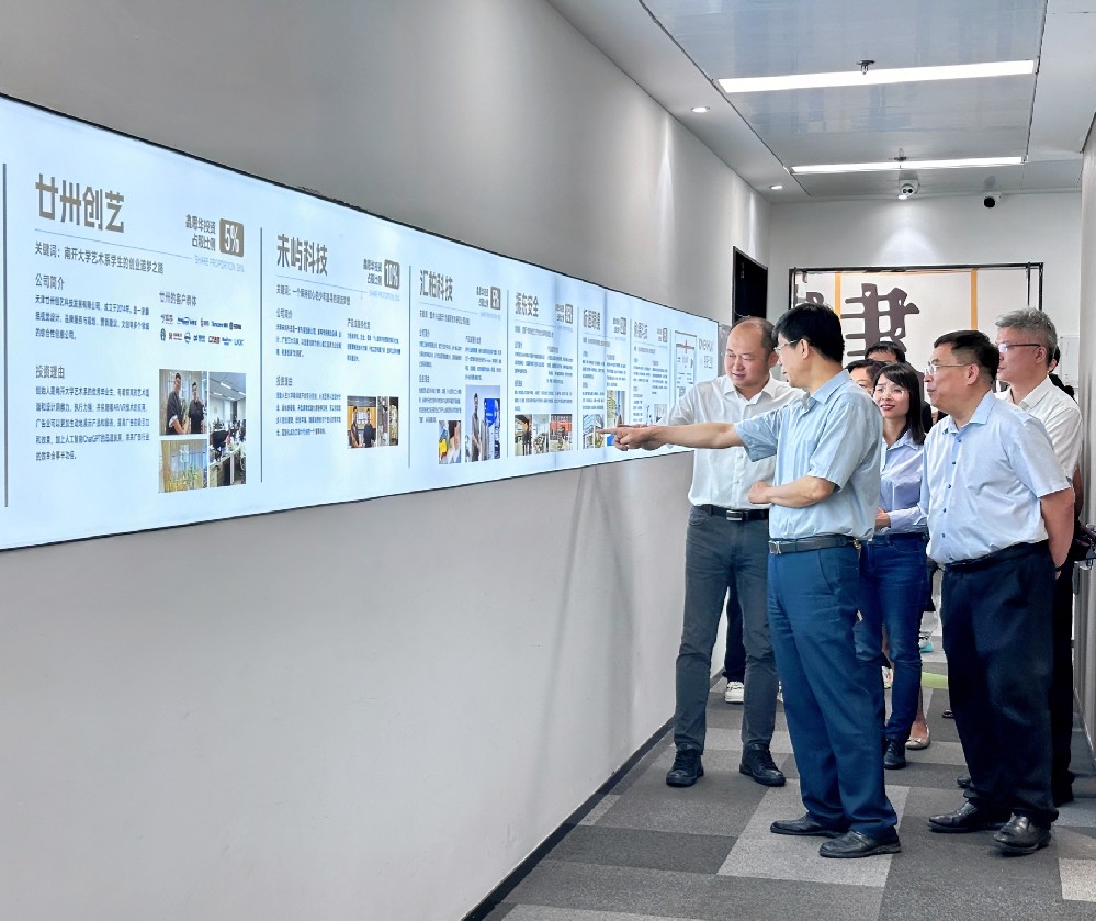 新华社走访调研|交流启迪创新，鑫恩华打造孵化新典范